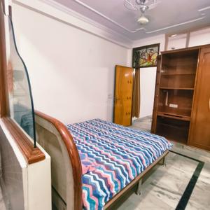 Bedroom Image of 1000 Sq.ft 2 BHK Builder Floor for rent in Lajpat Nagar New Delhi for Rs. 46500