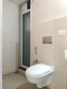 Common Bathroom Image of 1000 Sq.ft 2 BHK Apartment / Flat for rent in Kasarvadavali Thane for Rs. 30000