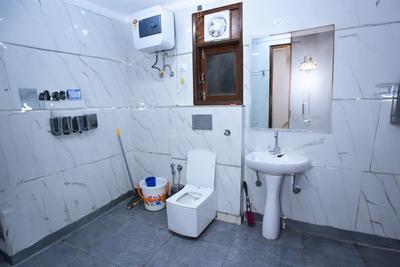 Image of 300 Sq.ft 1 RK Apartment / Flat for rent in Mehrauli, New Delhi for Rs. 20000