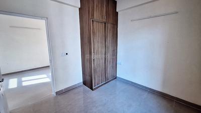 Bedroom Image of 800 Sq.ft 2 BHK Apartment / Flat for rent in Shree Vardhman Mantra, Sector 67 Gurgaon for Rs. 21000