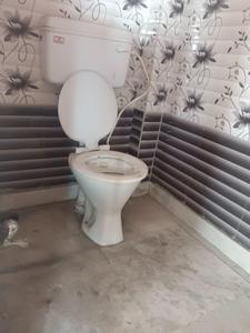 Bathroom Image of 2200 Sq.ft 6 BHK Apartment / Flat for rent in Purba Barisha Kolkata for Rs. 60000