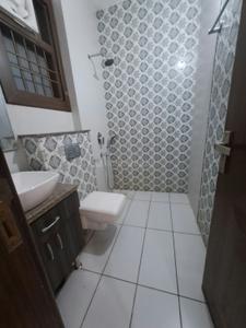 Bathroom Image of 2000 Sq.ft 3 BHK Builder Floor for rent in Selling Sunset South City 1, Sector 41 Gurgaon for Rs. 50000