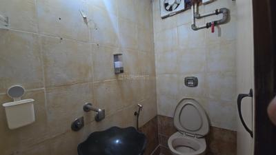 Image of 1000 Sq.ft 2 BHK Apartment / Flat for sale in Prateek Apartment, Paschim Vihar, New Delhi for Rs. 14000000