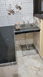 Kitchen Image of 540 Sq.ft 2 BHK Builder Floor for sale in Laxmi Nagar New Delhi for Rs. 2800000