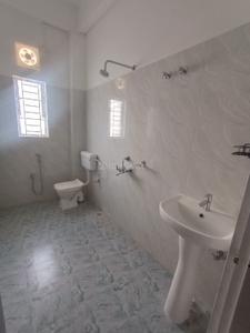 Bathroom Image of 830 Sq.ft 2 BHK Independent House for rent in Bormotoria Guwahati for Rs. 20000
