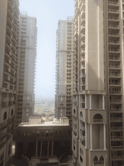 Apex The Kremlin Main Image 1