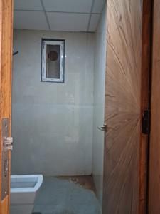 Bathroom Image of 1400 Sq.ft 3 BHK Apartment / Flat for rent in Capital Hometech Homes, Sector 51 Noida for Rs. 32000