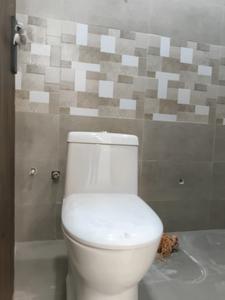 Common Bathroom Image of 1030 Sq.ft 2 BHK Apartment / Flat for sale in Aarambh Heights, Surajpur Greater Noida for Rs. 4800000