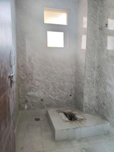 Common Bathroom Image of 700 Sq.ft 2 BHK Apartment / Flat for sale in Sangam Vihar New Delhi for Rs. 4000000