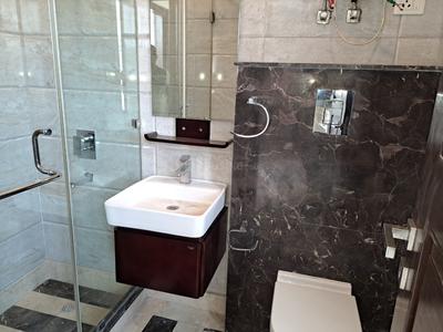 Bathroom Image of 4500 Sq.ft 4 BHK Builder Floor for rent in New Friends Colony New Delhi for Rs. 295000