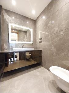 Bathroom Image of 2700 Sq.ft 4 BHK Independent House for sale in DLF City Phase 1, DLF Phase 1 Gurgaon for Rs. 42100000