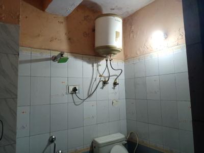 Bathroom Image of 600 Sq.ft 1 BHK Builder Floor for rent in Vaishali Ghaziabad for Rs. 13000