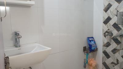Bathroom Image of 580 Sq.ft 1 BHK Apartment / Flat for rent in Vasant Kunj New Delhi for Rs. 35000