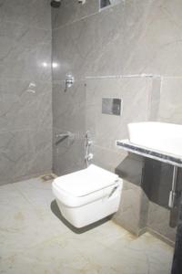 Bathroom Image of 1900 Sq.ft 3 BHK Apartment / Flat for rent in Pacifica Reflections, Vaishno Devi Circle Ahmedabad for Rs. 26000