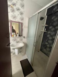 Bathroom Image of 2400 Sq.ft 4 BHK Apartment / Flat for rent in SRI HARI BUILDERS Trustpuram, Kodambakkam Chennai for Rs. 100000