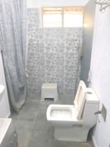 Common Bathroom Image of 1400 Sq.ft 3 BHK Apartment / Flat for rent in Banjara Hills Hyderabad for Rs. 42000