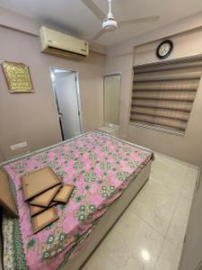 Bedroom Image of 670 Sq.ft 3 BHK Apartment / Flat for rent in Grand Riviera, Paldi Ahmedabad for Rs. 50000
