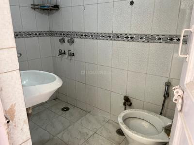 Bathroom Image of 700 Sq.ft 1 BHK Builder Floor for rent in Green Park New Delhi for Rs. 40000