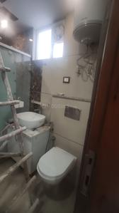 Bathroom Image of 2550 Sq.ft 4 BHK Builder Floor for rent in Shakti Nagar New Delhi for Rs. 75000