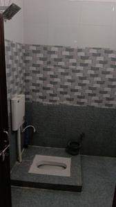 Bathroom Image of 600 Sq.ft 1 BHK Apartment / Flat for rent in Naini Allahabad for Rs. 10000