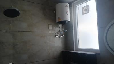 Bathroom Image of 750 Sq.ft 1 BHK Builder Floor for rent in Sector 14 Gurgaon for Rs. 33000