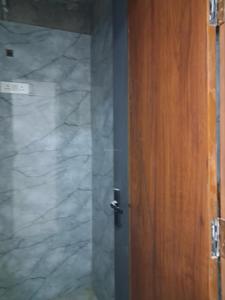 Common Bathroom Image of 1000 Sq.ft 1 BHK Apartment / Flat for sale in Capital Metro Height, Sector 72 Noida for Rs. 2900000