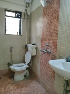 Common Bathroom One Image of 780 Sq.ft 1.5 BHK Apartment / Flat for sale in Vijay Orovia, Hiranandani Estate Thane for Rs. 8500000