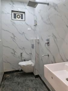 Common Bathroom Image of 1300 Sq.ft 4 BHK Apartment / Flat for sale in Sector 15 Dwarka New Delhi for Rs. 13500000
