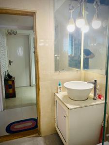 Bathroom Image of 980 Sq.ft 2 BHK Apartment / Flat for sale in Juhu Mumbai for Rs. 33500000