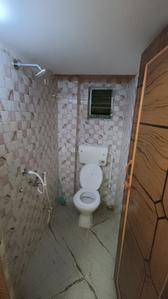 Bathroom Image of 300 Sq.ft 1 RK Apartment / Flat for rent in Kasba Kolkata for Rs. 7000