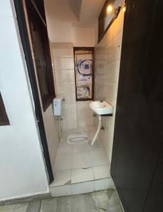 Bathroom Image of 600 Sq.ft 1 BHK Builder Floor for rent in Khirki Extension New Delhi for Rs. 18000