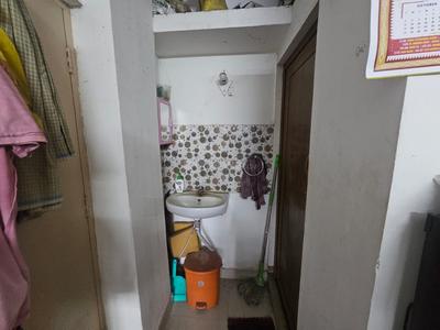 Bathroom Image of 400 Sq.ft 1 RK Apartment / Flat for rent in Nagerbazar Kolkata for Rs. 6500
