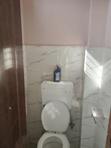 Bathroom Image of 600 Sq.ft 2 BHK Apartment / Flat for rent in Shahdara New Delhi for Rs. 10000