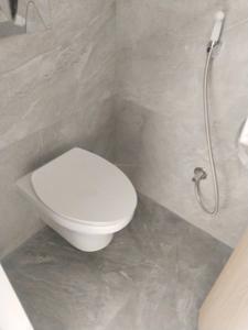 Common Bathroom Image of 1200 Sq.ft 2 BHK Apartment / Flat for sale in Kalpataru Magnus, Bandra East Mumbai for Rs. 55000000