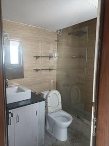 Bathroom Image of 2000 Sq.ft 3.5 BHK Apartment / Flat for rent in Azad Apartments, Kalu Sarai New Delhi for Rs. 125000
