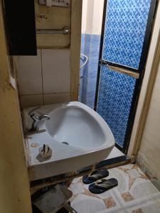 Bathroom Image of 600 Sq.ft 1 BHK Apartment / Flat for rent in Pratik Nagar, Hadapsar Pune for Rs. 15000