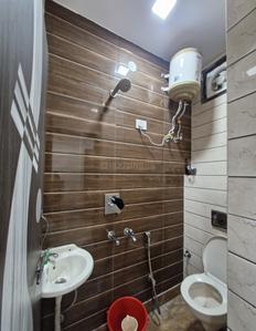 Bathroom Image of 535 Sq.ft 2 BHK Builder Floor for rent in Sector 7 Rohini New Delhi for Rs. 20500