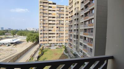 Image of 1450 Sq.ft 3 BHK Apartment / Flat for rent in Sky Leaf, Vaishno Devi Circle, Ahmedabad for Rs. 22000