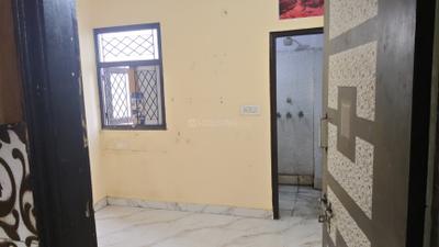 Bedroom Image of 600 Sq.ft 2 BHK Builder Floor for rent in Mayur Vihar Phase 1 New Delhi for Rs. 13500