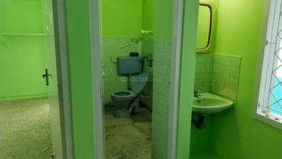Bathroom Image of 525 Sq.ft 1 BHK Apartment / Flat for rent in Seetharam Apartments, Ukkadam Coimbatore for Rs. 12000