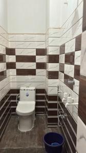 Bathroom Image of 900 Sq.ft 1 BHK Apartment / Flat for rent in Deokali Ayodhya for Rs. 6500