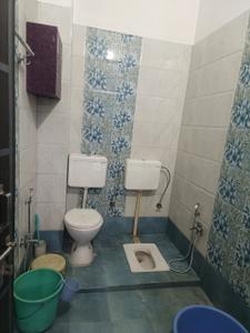 Bathroom Image of 1250 Sq.ft 2 BHK Builder Floor for rent in Gomti Nagar Lucknow for Rs. 20000