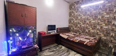 Bedroom Image of 900 Sq.ft 2 BHK Builder Floor for sale in Shahdara New Delhi for Rs. 5000000