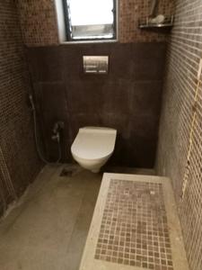 Common Bathroom Image of 950 Sq.ft 2 BHK Apartment / Flat for rent in Solomon Apartments, Pali Hill Mumbai for Rs. 130000