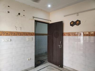 Bedroom Image of 650 Sq.ft 1 BHK Builder Floor for rent in Sector 15 Dwarka New Delhi for Rs. 10500