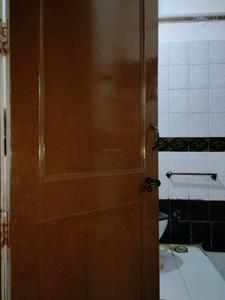 Common Bathroom Two Image of 2800 Sq.ft 6 BHK Independent House for sale in Sector 41 Noida for Rs. 56000000