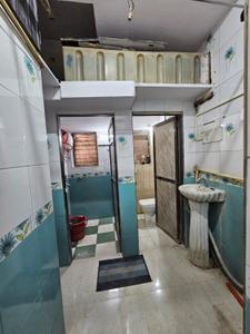 Bathroom Image of 450 Sq.ft 1 BHK Apartment / Flat for rent in Thane West Thane for Rs. 23000