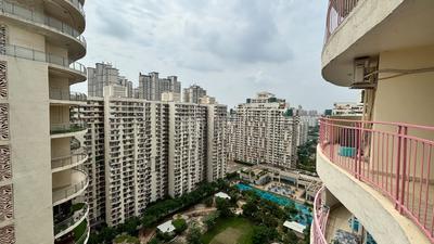 Balcony Image of 1250 Sq.ft 2.5 BHK Apartment / Flat for sale in Mahagun Moderne, Sector 78 Noida for Rs. 16500000
