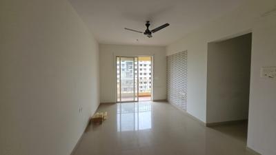 Living Room Image of 990 Sq.ft 2 BHK Apartment / Flat for rent in Vascon Vista Phase 2, Indira Nagar Nashik for Rs. 14000