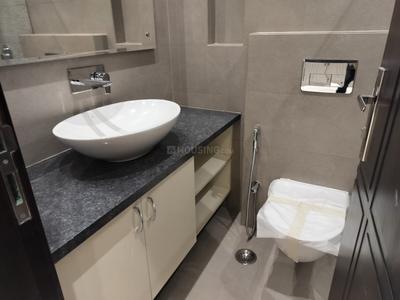 Bathroom Image of 1400 Sq.ft 3 BHK Independent House for rent in Rajouri Garden New Delhi for Rs. 75000